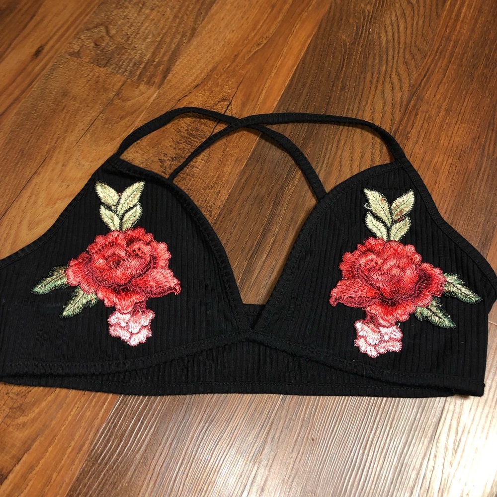 Crochet floral bralette — criss cross back